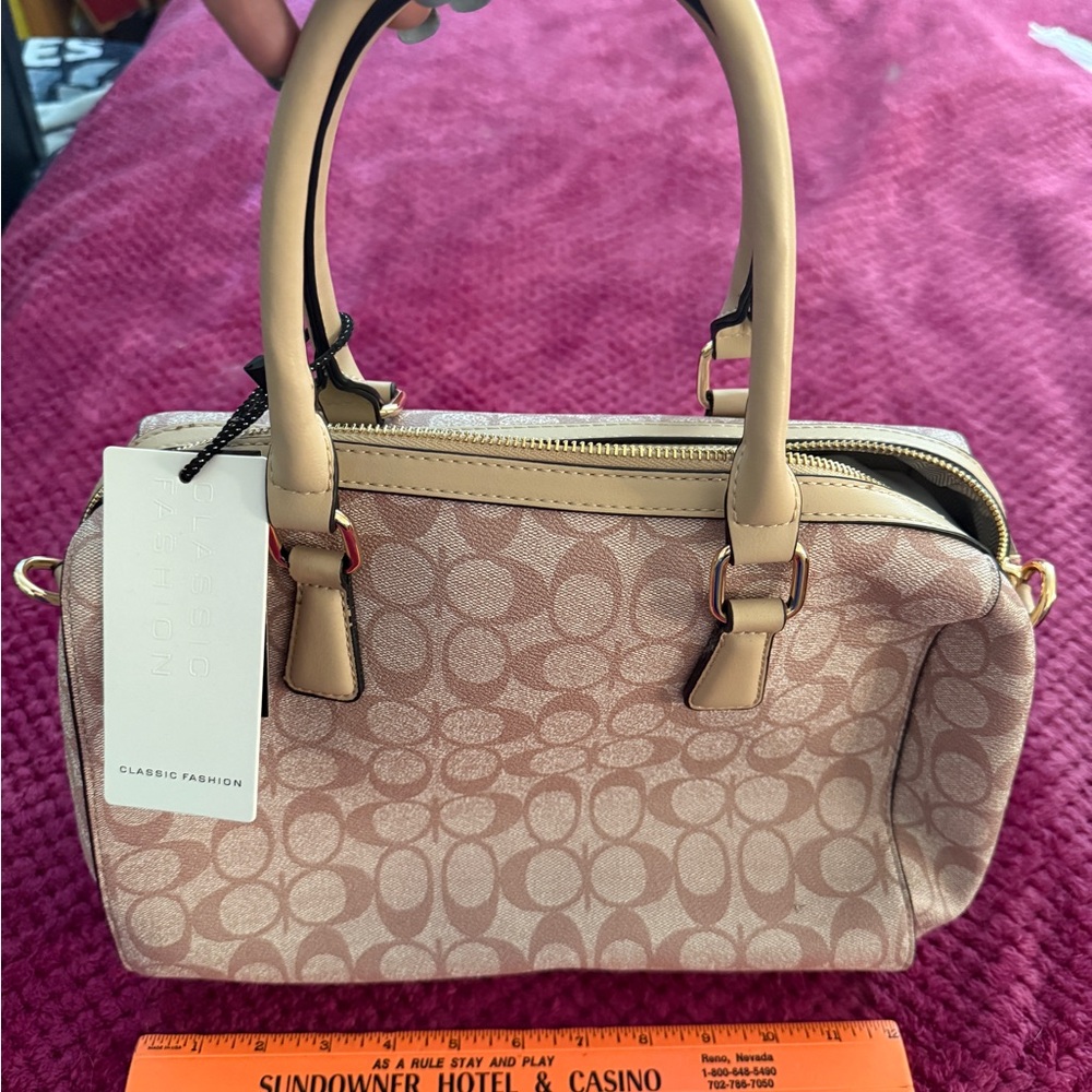 Elegant Beige Classic Fashion Handbag - Picture 2 of 6